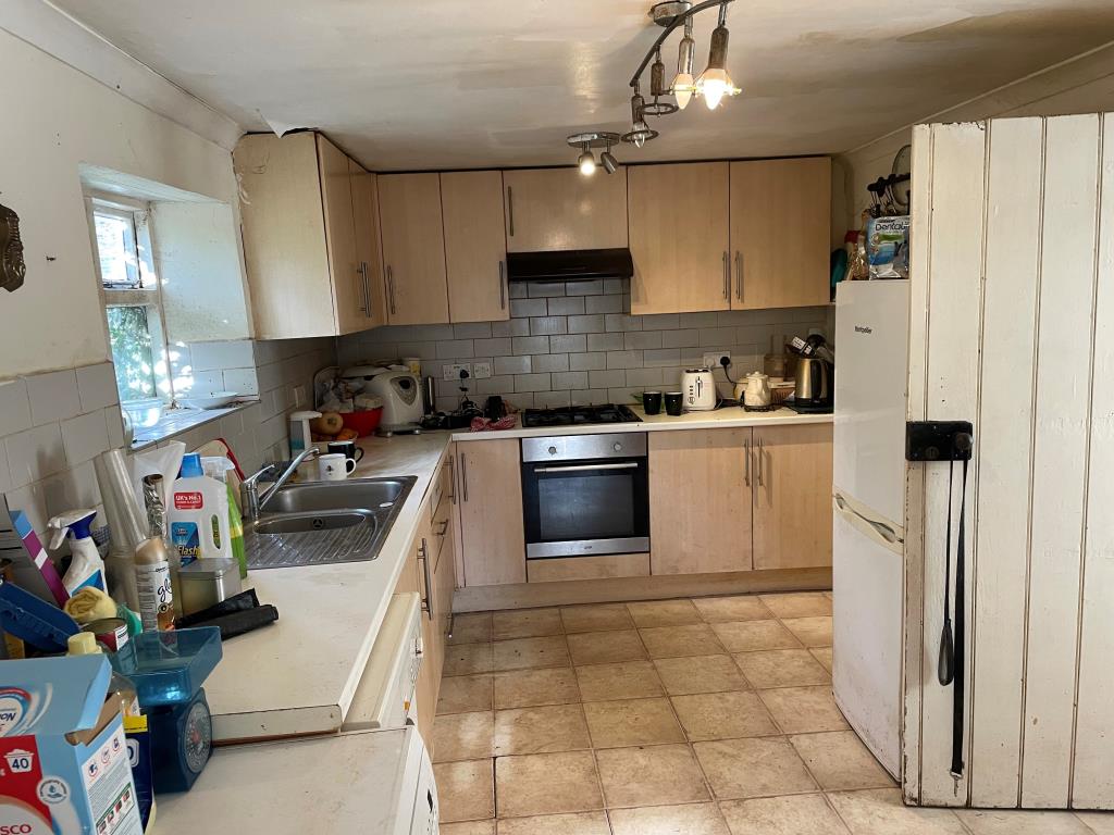 Lot: 116 - FOUR-BEDROOM COTTAGE FOR INVESTMENT -